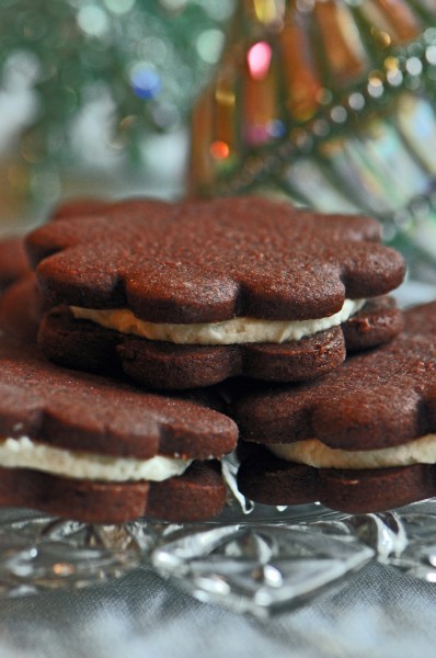 "Dark Chocolate Sandwich Cookies with White Chocolate Filling Recipe"